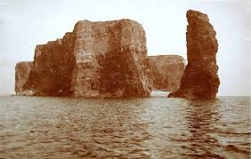Heligoland A Tiny Island That Survived The Second Largest Non Nuclear Explosion In Human History Monument Valley Island Island Hopping