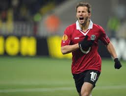 Szabolcs huszti (ga) calciatore ungherese (it); Foszerepeltek A Magyarok A Hannover Schalken 24 Hu