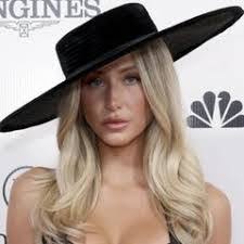 Nina Head's Instagram, Twitter & Facebook