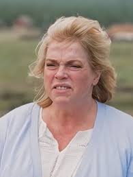 That six pack has turned into a keg...😳...🤣😂 Robyn really seems like the  plural lifestyle is what she wants in her life. Is it money? Is it hurting  another woman by being