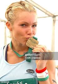 469 photos et images haute résolution de Nell J