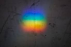 Lasst die welt erstrahlen, in. Regenbogenfarben An Schmutziger Wand Foto Bild Wand Motive Regenbogenfarben Bilder Auf Fotocommunity
