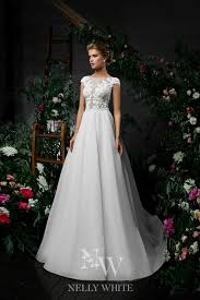 Ein schmal geschnittenes oberteil wird durch einen ausgestellten rockteil ergänzt. Brautkleid A Linie Spitze Marry4love Berlin Brautkleider Verleih Und Hochzeitskleider Verkauf Brautmode Nach Mass