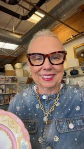 Let's look at an antique painting together. #consignment #antiques #vintage  #makeityours #homedecor #grandmillennial #homedecor #loveart #americanart  #americanstyle #paintings #paintingifinstamgram #antiquepainting  #calltheshop4243477331