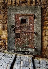 Porta Serrata By Vittorio Pandolfi Via Flickr Le Porte Attraggono E Respingono Passaggi Ineliminabili Nella Vita Q Porte D Epoca Vecchie Porte Porte Antiche