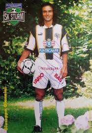 Der im jahr 1909 gegründete sk sturm graz wurde 2010/2011 zum dritten mal österreichischer meister. Als Ein Furst In Graz Hof Hielt