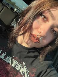 It's crazy how much I look like Melanie Martinez,🤯(this is a joke please  don't make fun of me 😭)