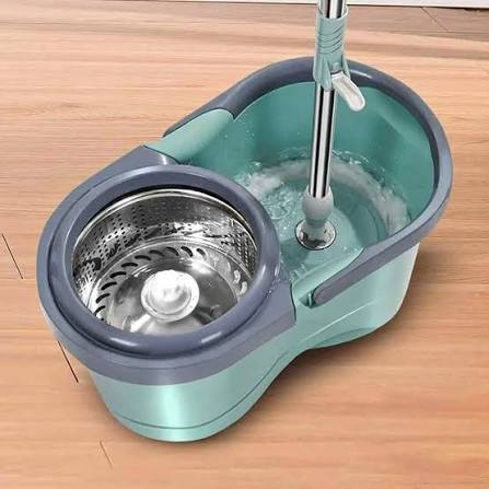 TRAPEADOR GIRATORIO PLÁSTICO CON BASE DE ALUMINIO ¿Cansado de limpiar con  trapeadores incómodos que dejan exceso de agua y requieren mucho esfuerzo?  El Trapeador Giratorio con Base de Aluminio es la herramienta