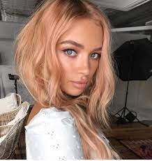 you re going to start seeing warm peach cobbler hair everywhere this summer learn more about the spring ha peach hair colors peach hair strawberry blonde hair