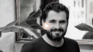 Emiliano Suárez nos recibe en ‘Garaje Lola’, la imponente nave industrial  que ha convertido en espacio cultural