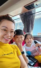 妈咪直播达人- 不懂多久没有搭巴士了🤣 让孩子感受一下爸爸每一个星期幸苦回来看我们6-7个小时的路程到新加坡学校假期-放假咯❤️ #学校假期|