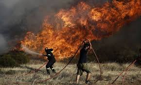 Σε εξέλιξη βρίσκεται πυρκαγιά που ξέσπασε σήμερα το μεσημέρι (περί τις 12.00′) στην περιοχή λαγκαδά του δήμου ανατολικής μάνη. Fwtia Se E3eli3h Sthn Anatolikh Manh Notospress Gr