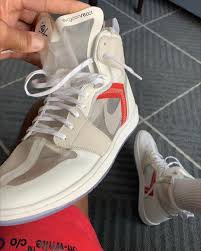 Jordan 1 High React Black White Gym Red Therealpjtucker17 Rock Une Paire De Air Jordan 1 Custom Avec Une React Element 87 Le Mixage Des Deux Paires Rends V Insta Fashion Air Jordans Sneaker Head