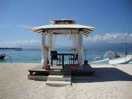 Tipe normal seperti ini adalah pose standar dan default alias bawaan pabrik. Foto Pasangan Di Pantai Limakaki