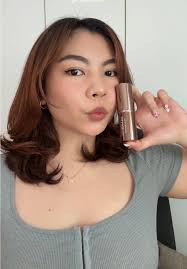 My go-to brush for powder retouch! 🤎✨ Maange Makeup Brush w/ cover, I love  bringing this with me when traveling because it is compact in size, has  cover and the bristles are soft and fluffy. It is ...