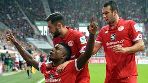 Mainz 05 lässt kameruns nationalspieler pierre kunde malong (25) ziehen. 1 Fsv Mainz 05 Trikot 2018 2019 Der Neue Look Sportbuzzer De