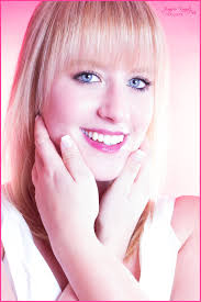 Hallo zusammen, das ist die liebe Sandra, inzwischen eine gute Freundin von  mir! Wir haben uns kennengelernt im Januar 2014 und das sind zwei Fotos von  unserem ersten Shooting. Lange ist es