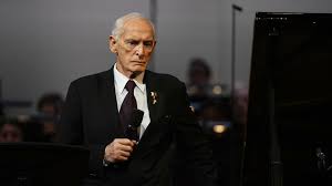 К счастью, лановой встретил женщину, которая помогла ему вновь почувствовать себя счастливым. Drug Lanovogo Rasskazal O Sostoyanii Perevedennogo V Reanimaciyu Aktera Ria Novosti 28 01 2021