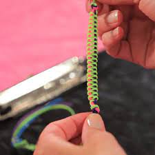 General accessories include metal dog buckles, id holders, metal buckles, plastic buckles, buckles, safety buckles, aircraft buckles, mobile phone cord buckles, etc. How To Make A Zipper Friendship Bracelet With Lanyard Howcast