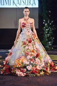 Yumi Katsura Fall 2018 Wedding Dress Collection In 2020 Flower Girl Dresses Yumi Katsura Wedding Dresses Colorful Gown