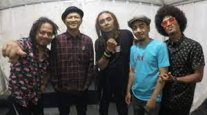Kabar itu diumumkan oleh bandnya melalui instagram. Berita Duka Vokalis Steven Coconut Treez Meninggal Dunia Showbiz Liputan6 Com