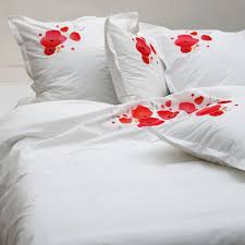 Notre agent antibactérien baclock®*, contenu dans le textile, les garde plus propres plus longtemps, en empêchant la croissance de bactéries dans les draps et les taies. Taie D Oreiller Brodee Poppies Taille 65x65 Cm Bed Pillows Red Poppies Poppies