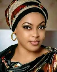 Habari shikamoni samahani mimi naitwa Salome Edward mlowe nimezaliwa 15 05  1995 naomba kujua nyota yangu mahana nasikia kwa watu hasa wanaume  wananambia nyota yangu zuri kwa wanafanikiwa ndo najiuliza kivipi  wanafanikiwa