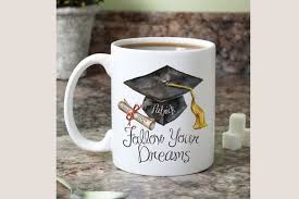 Rasanya….hadiah berupa sehelai sapu tangan dan sekeping foto sudah cukup memadai untuk hadiah lelaki seperti ini. 17 Hadiah Wisuda Yang Unik Dan Bermanfaat Untuk Pacar