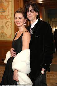 Paulina porizkova (born pavlína elisa pořízková, czech: Paulina Porizkova Ist Dating Preisgekronter Regisseur Aaron Sorkin Aktuelle Boulevard Nachrichten Und Fotogalerien Zu Stars Sternchen