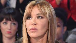 Vera gemma nasce a roma il 4 luglio 1970 da giuliano gemma e natalia roberti. Pzdqwlf3pk89dm
