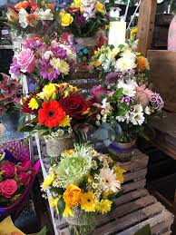 Manic botanic florist delivers perth's best flower arrangements, bouquets, indoor plants and posies six days a week across the perth metropolitan area. Seasonal Flowers Mason Jar Florists Choice Mixed Colours M S Enchanted Flowers