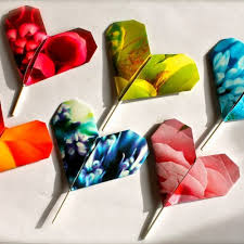 Siapkan kertas origami aneka warna sesuai dengan yang diinginkan, berikut pensil, gunting, lem kertas serta selotip selanjutnya adalah buat pola yang anda inginkan pada kertas origami. Percantik Ruangan Dengan 11 Hiasan Origami Cantik Yang Bisa Kamu Buat Sendiri Di Rumah