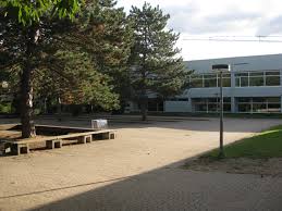 Dieses kreditinstitut ist eine förderbank und hat viele funktionen in der deutschen bankenlandschaft. Datei 2011 10 13 Bonn Kardinal Frings Gymnasium Beuel 3 Jpg Wikipedia