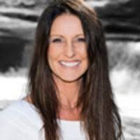 Kerrie Lee's Instagram, Twitter & Facebook