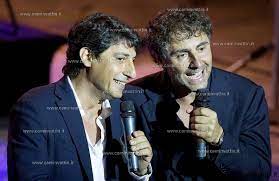 Aprono la serata due personaggi dello spettacolo noti come toti e tata: Emilio Solfrizzi E Antonio Stornaiolo In Uno Spettacolo Gratuito Per Inaugurare La Nuova Piazza Della Pace Di Japigia Camin Vattin