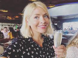In 2006, she won a bafta and was chosen to present dancing on ice, a highly popular uk celebrity talent show. How To Get Holly Willoughby Hair Inspiration Gallery 2019 Update