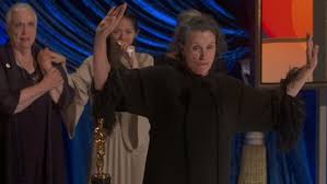 Frances mcdormand hizo levantarse a todas las nominadas de los oscars con este discurso. Nomadland Convierte A Frances Mcdormand En La Actriz Viva Mas Oscarizada