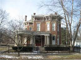 391 Hudson Ave Newark Ohio 43055 This Was A Art Gallery For A Long Time When I Was A Child Red Brick House Newark Ohio Castle Home