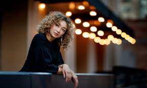 Posing Tips For Women Portrait Photography Bidun Art Portrait Photography Portrait Photography Women Night Portrait