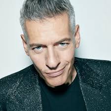 Giovanni Vernia: Biografia, Carriera e Successi