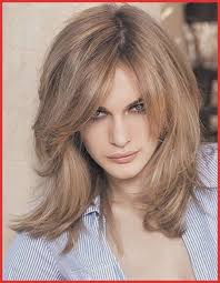 Choosing a hairstyle for the mature woman in order to make the best choices in hair styling for a mature woman, let's look at the areas that are affected by aging most notably. 18 Short Hairstyles For 40 50 Year Olds 50 Hairstyles 40 Year Old Woman Kl9q Zenteachers Medium Hair Styles Hair Styles Short Hair Lengths