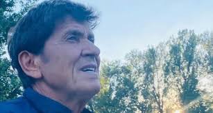 Un brutto incidente domestico lo ha costretto, di fatto, ad annullare tutti i suoi progetti musicali. Gianni Morandi Ustionato Incidente In Campagna Il Cantante Ricoverato A Cesena