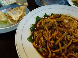 Makanan berbentuk sup ini dikenal sebagai sup mie sayuran. Mie Aceh Wikipedia