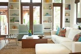 Terdapat 3 kamar tidur, sebuah ruang keluarga, kamar mandi, ruang tamu, serta. Ruang Tengah Ruang Tamu Rumah Dekorasi Ruang Tamu Kecil Desain Ruang Tamu