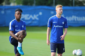 Der österreichische linksverteidiger kommt vom scr altach und unterschrieb bei den „lilien einen vertrag bis 2024. Sv Darmstadt 98 On Twitter Die U19 Spieler Dennis Owusu Leon Muller Und Marvin Redl Nehmen Heute Am Training Der Profis Teil Junglilien Sv98