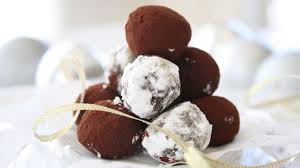 Sjokoladetrofler Pa Tre Ingredienser Godt No Finn Noe Godt A Spise Norwegian Food Food Baking