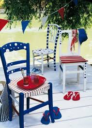Des Chaises Peintes En Bleu Blanc Rouge Chaise Peinte Bleu Blanc Rouge Chaises En Bois Peintes