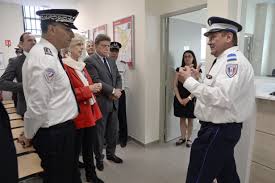 Jean est arrêté en voiture pour un contrôle de police. Securite Inauguration Du Poste De Police Commun Aux Polices Nationale Et Municipale A Comines Actualites Actualites Accueil Les Services De L Etat Dans Le Nord