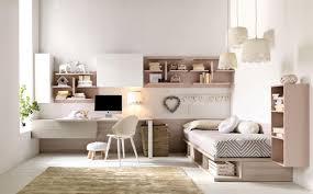 Per esempio tra i colori per le pareti della camera da letto 2019 c'erano i marroni abbinati al bianco, le scale di grigio, il black&white e il blu profondo. Camera Con Colori Tenui Per Ragazze Spazi Ordinati Idfdesign