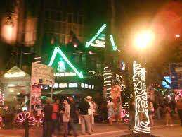 Warm wood finishes and airy fabrics lend a beach house feel to the generous and simply elegant guest rooms. Beach Club Kl